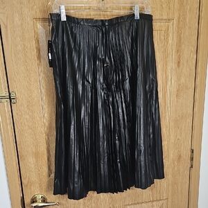 Melissa Paige Black Pleated A-Line Skirt